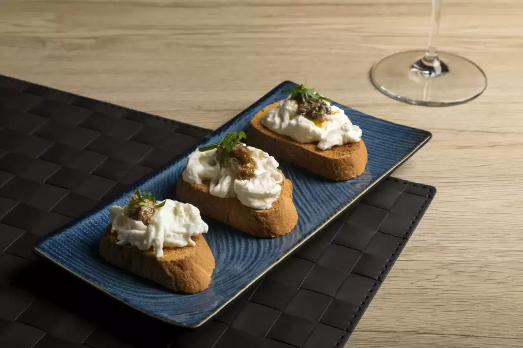 stracciatella su bruschetta